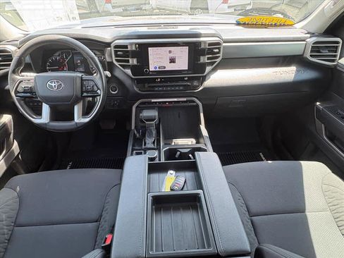Used 2022 Toyota Tundra SR5 w/ SR5 Convenience Package AWD/4WD image 10