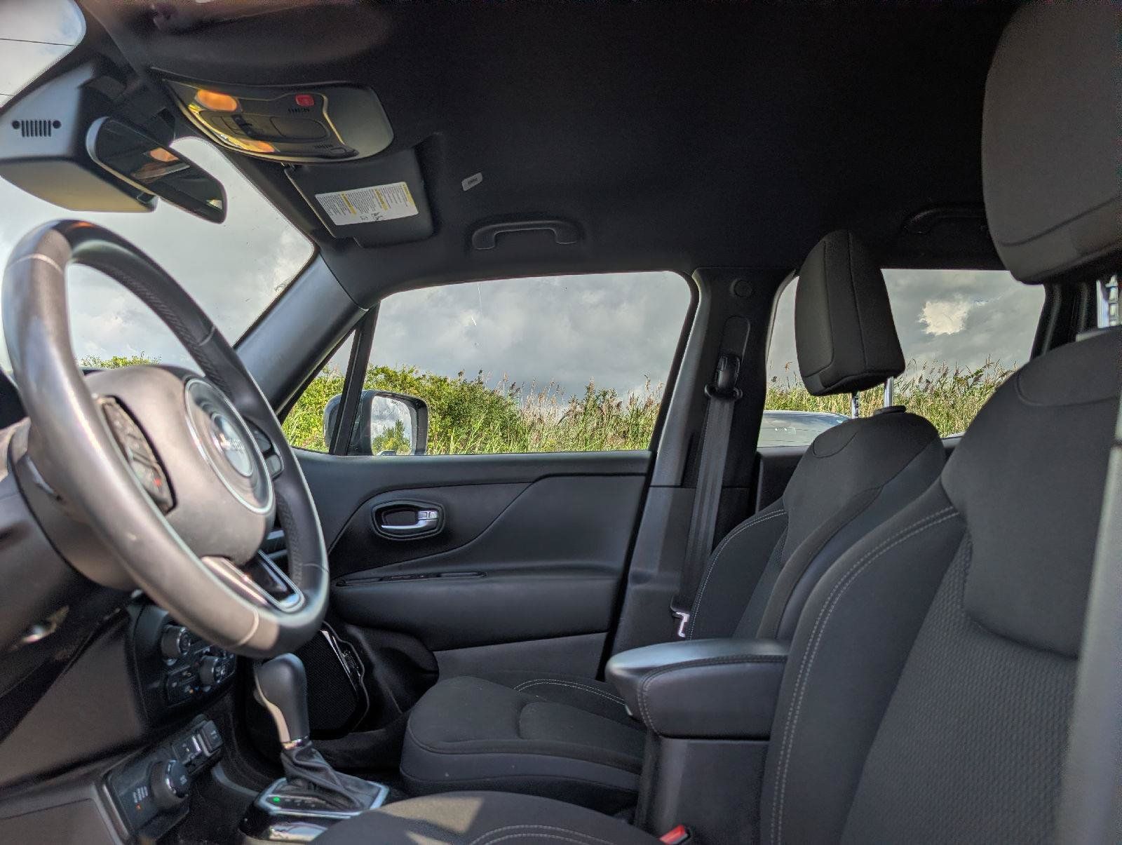 Used 2022 Jeep Renegade Altitude AWD/4WD image 9