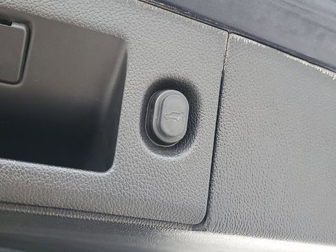 Used 2019 Chevrolet Tahoe LT w/ LT Signature Package image 11