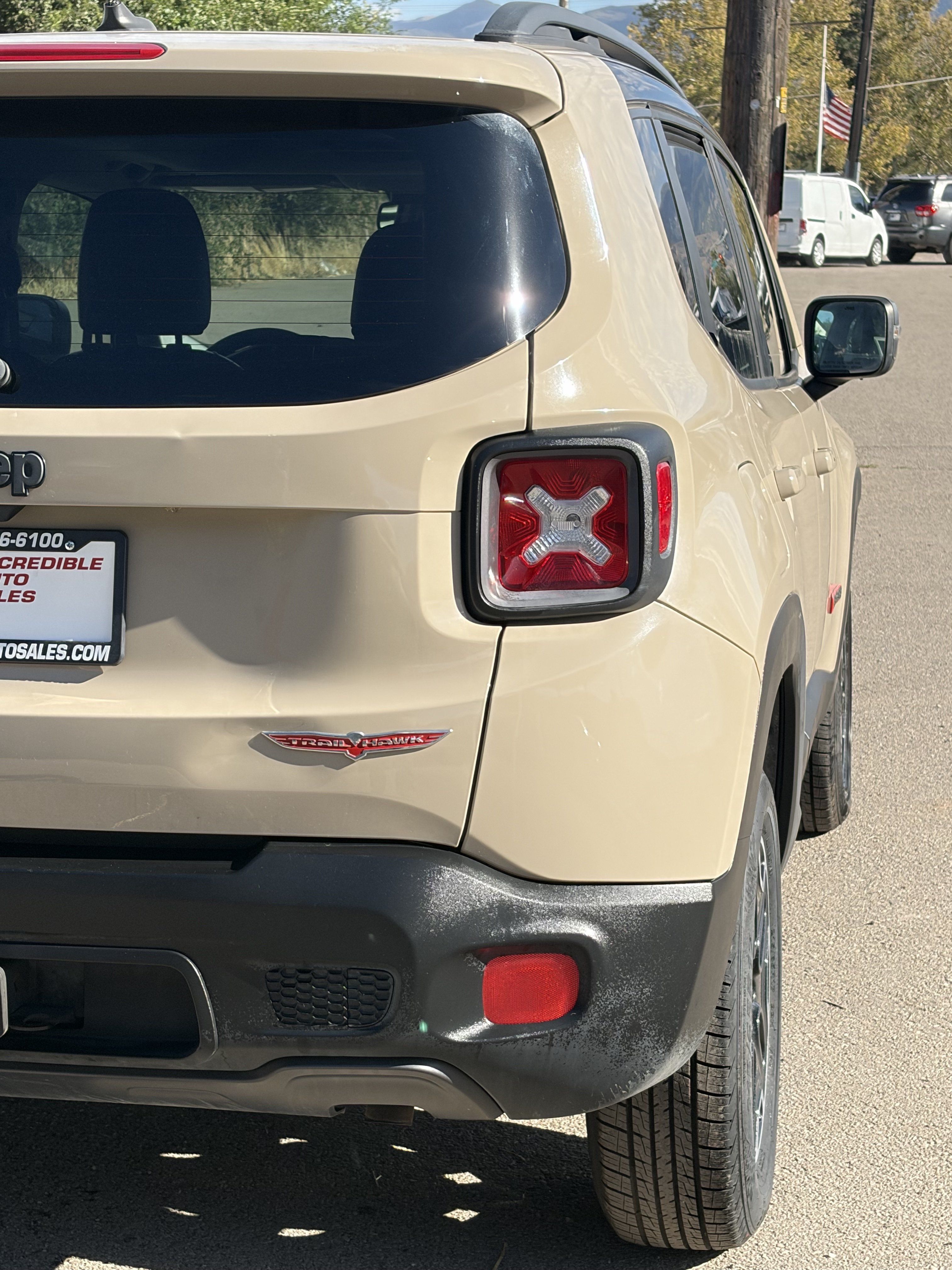 Used 2016 Jeep Renegade Trailhawk w/ Premium Trailhawk Package AWD/4WD image 13