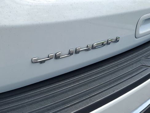 Used 2023 GMC Yukon SLT w/ SLT Premium Package RWD image 8
