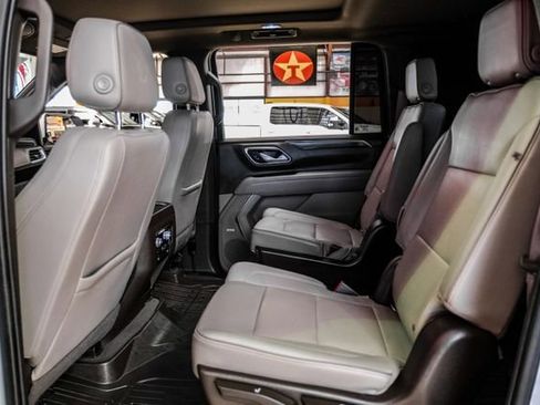 Used 2022 GMC Yukon XL SLT w/ SLT Premium Package image 35