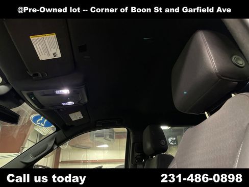 Used 2023 GMC Yukon XL SLE w/ Gmc Pro Safety Plus Package AWD/4WD image 13
