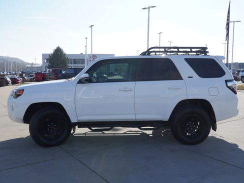 Certified 2022 Toyota 4Runner SR5 Premium image 5