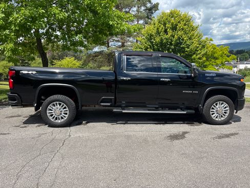 Used 2022 Chevrolet Silverado 2500 High Country w/ Z71 Off-Road Package AWD/4WD image 2