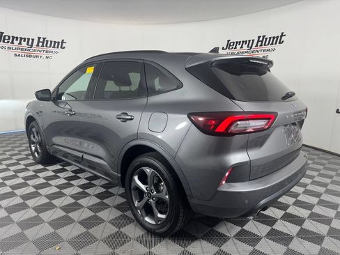 Used 2024 Ford Escape ST-Line Select w/ Tech Pack #1 AWD/4WD image 9