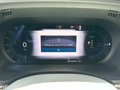 Certified 2025 Volvo XC60 T8 Plus w/ Protection Package Premier image 10