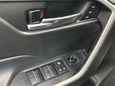 Used 2020 Toyota RAV4 XLE Premium image 15