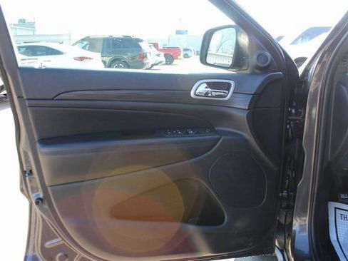 Used 2021 Jeep Grand Cherokee Laredo X image 8