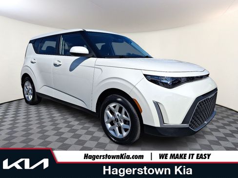Certified 2025 Kia Soul LX w/ LX Technology Package FWD image 1