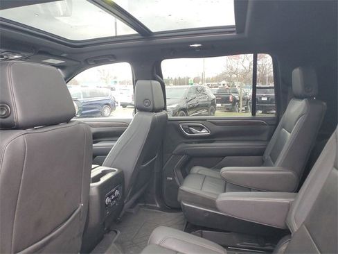 Certified 2022 Chevrolet Suburban LT w/ Luxury Package image 9