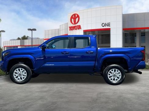 Used 2025 Toyota Tacoma SR5 AWD/4WD image 8