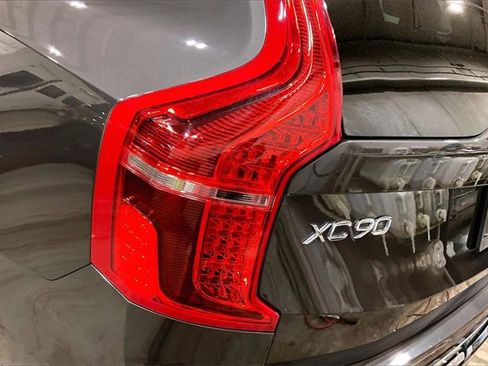 Certified 2023 Volvo XC90 B6 Ultimate image 32