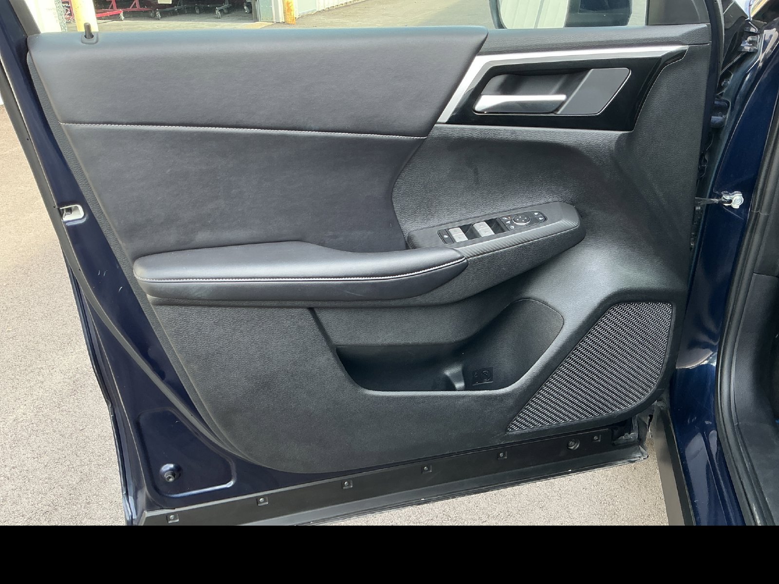Used 2024 Mitsubishi Outlander 4WD Plug-In Hybrid image 10