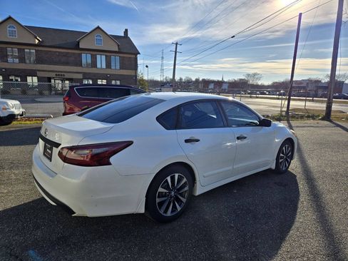 Used 2016 Nissan Altima 2.5 SV FWD image 6