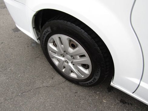 Used 2019 Dodge Grand Caravan SE w/ UConnect Hands-Free Group image 35