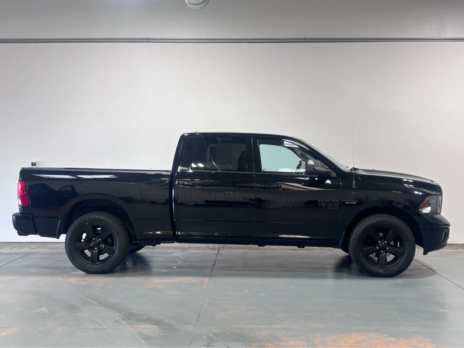 Used 2022 RAM 1500 Classic SLT w/ Electronics Convenience Group AWD/4WD image 6
