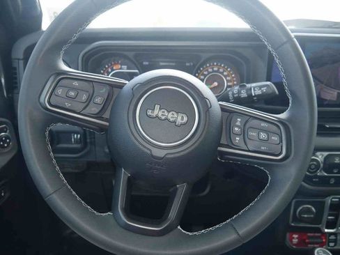Used 2025 Jeep Wrangler Unlimited Rubicon AWD/4WD image 38