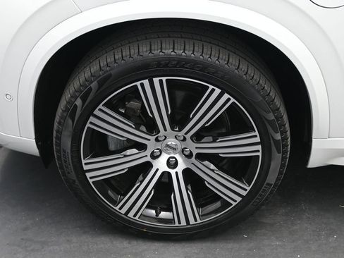 Certified 2025 Volvo XC90 T8 Ultra w/ Protection Package Premier AWD/4WD image 4