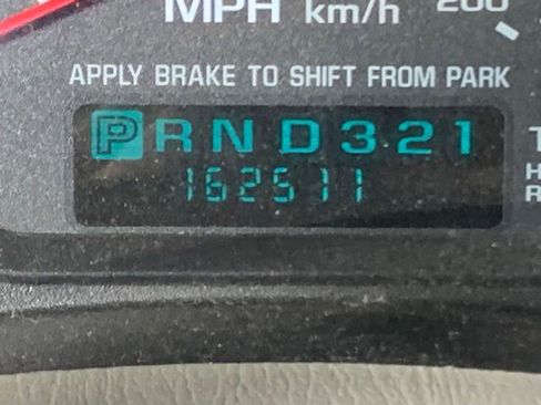 Used 2000 Chevrolet Impala w/ Preferred Equipment Group FWD image 17