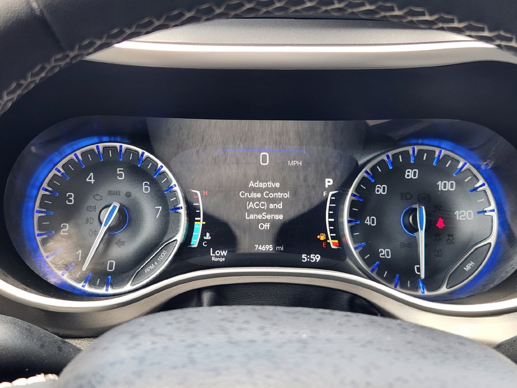 Used 2023 Chrysler Pacifica Touring-L FWD image 16