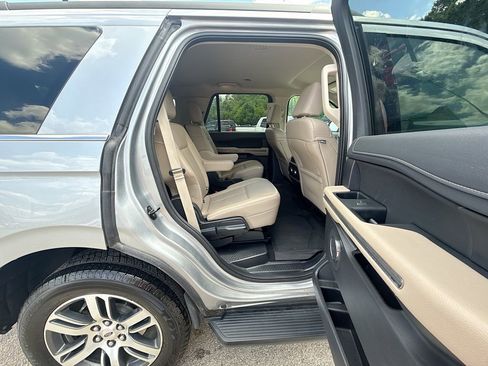 Used 2024 Ford Expedition XLT RWD image 28
