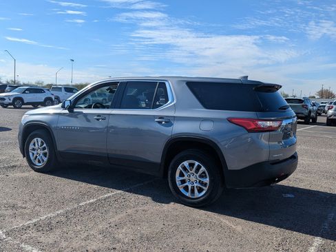 Used 2020 Chevrolet Traverse LS image 3