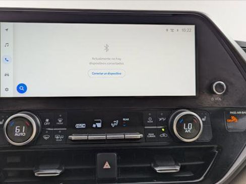 Used 2024 Toyota Highlander XLE image 29