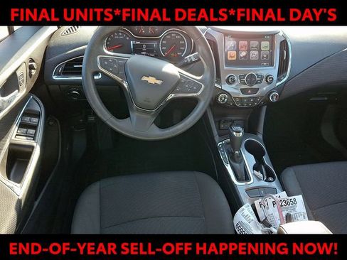 Used 2017 Chevrolet Cruze LT w/ Sun And Sound Package image 11