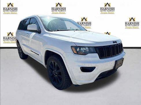 Used 2018 Jeep Grand Cherokee Altitude AWD/4WD image 10