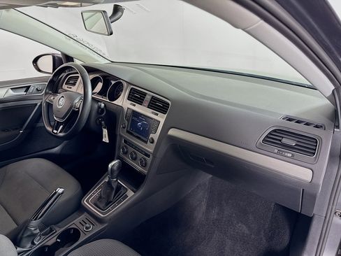 Used 2017 Volkswagen Golf S image 25