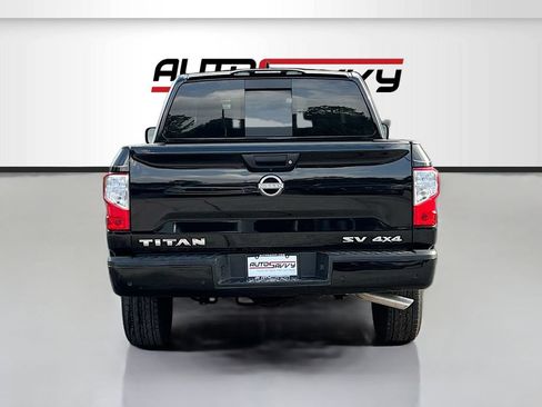 Used 2024 Nissan Titan SV AWD/4WD image 6