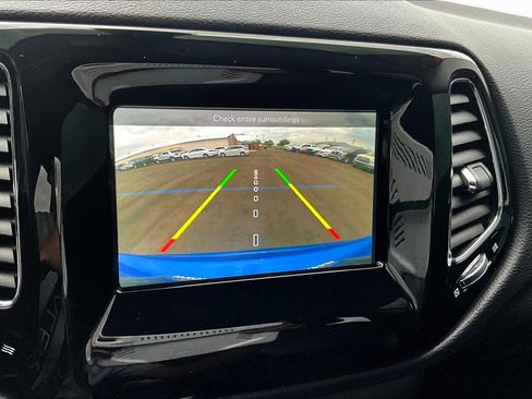 Used 2018 Jeep Compass Altitude w/ Popular Equipment Group image 21