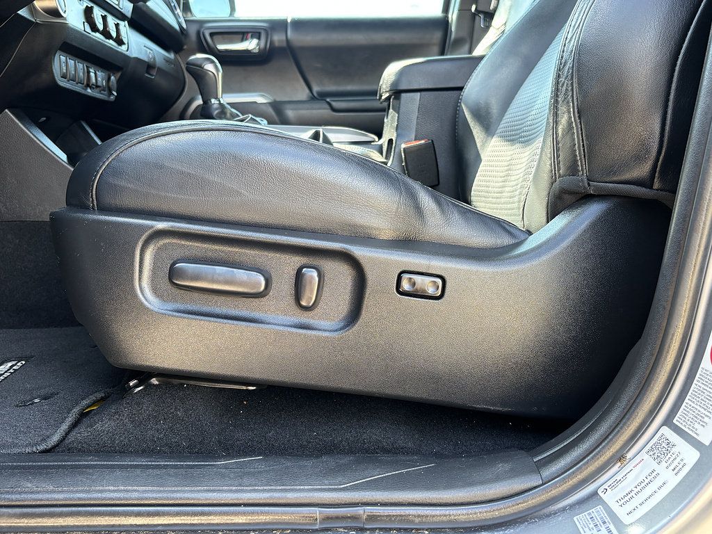 Used 2020 Toyota Tacoma Limited RWD image 15
