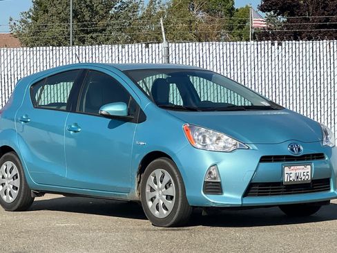Used 2013 Toyota Prius C One FWD image 7