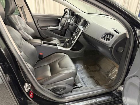 Used 2016 Volvo V60 T5 Cross Country w/ Convenience Package AWD/4WD image 7