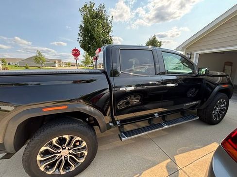 Used 2023 GMC Canyon Denali AWD/4WD image 3
