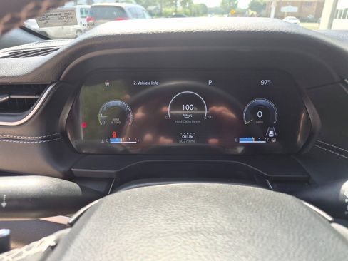 Used 2023 Jeep Grand Cherokee Altitude AWD/4WD image 17