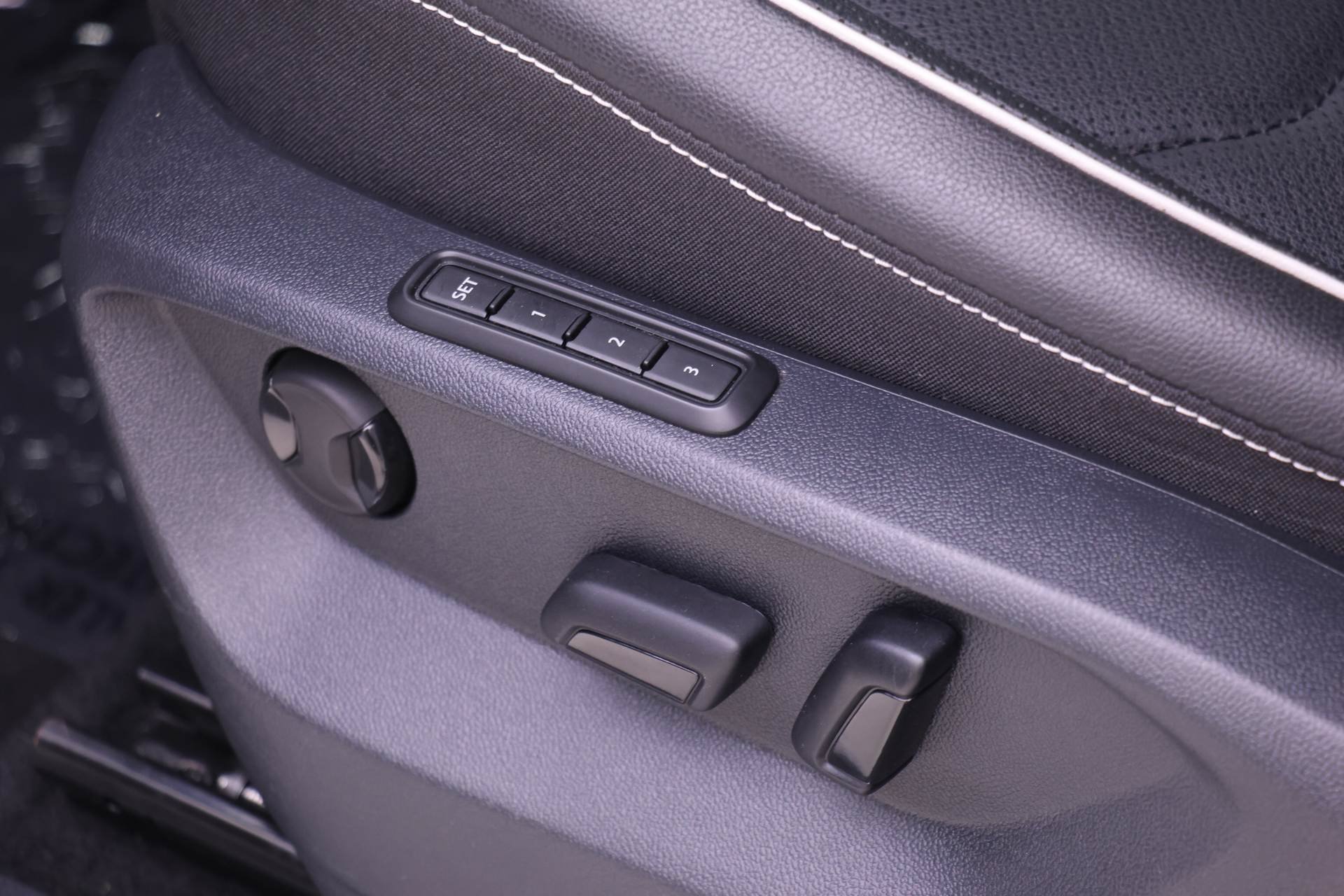 Used 2024 Volkswagen Tiguan SEL R-Line AWD/4WD image 19