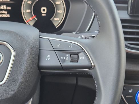 Certified 2025 Audi Q5 2.0T Premium Plus image 38
