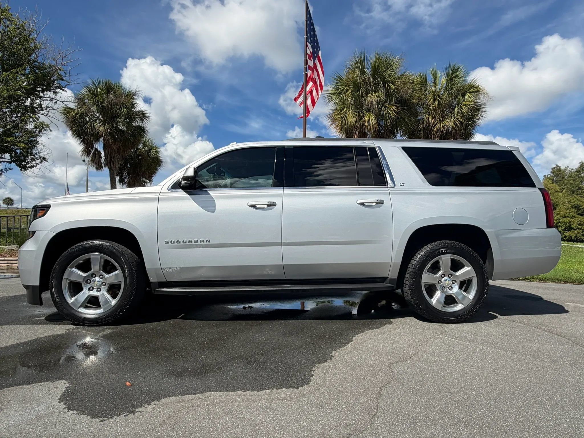 Used 2017 Chevrolet Suburban LT AWD/4WD image 9