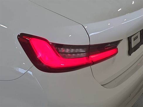 Used 2021 BMW 330i Sedan w/ Convenience Package image 27