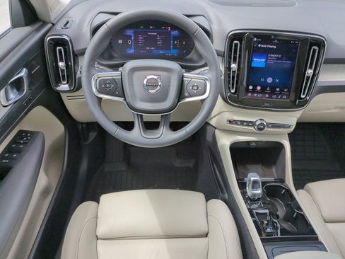 Certified 2024 Volvo XC40 B5 Ultimate w/ Protection Package Premier AWD/4WD image 12