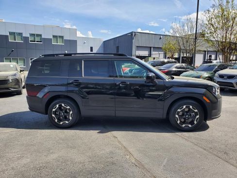 Used 2025 Hyundai Santa Fe SEL FWD image 2