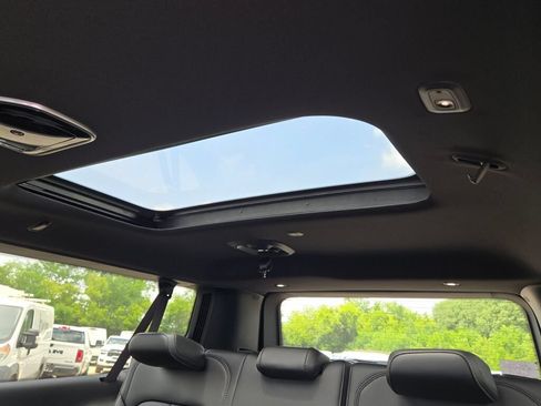 New 2026 Jeep Grand Wagoneer L 4WD w/ Premium Group I image 20