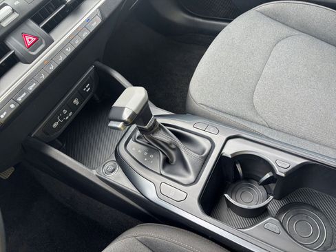 Used 2025 Kia K4 LXS image 40