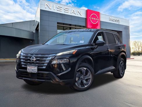 Certified 2025 Nissan Rogue SV image 1