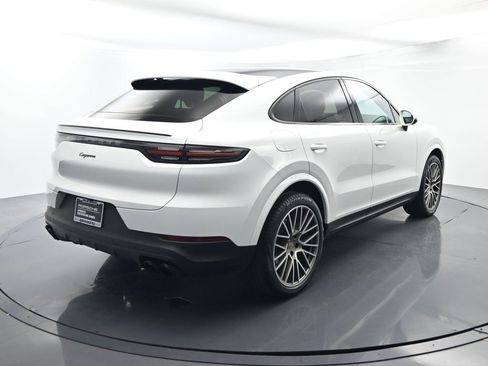 Certified 2022 Porsche Cayenne Platinum Edition image 14