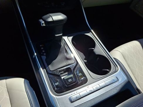 Used 2025 Kia Carnival EX image 15