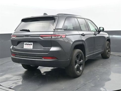 Used 2025 Jeep Grand Cherokee Limited w/ Black Appearance Package image 6